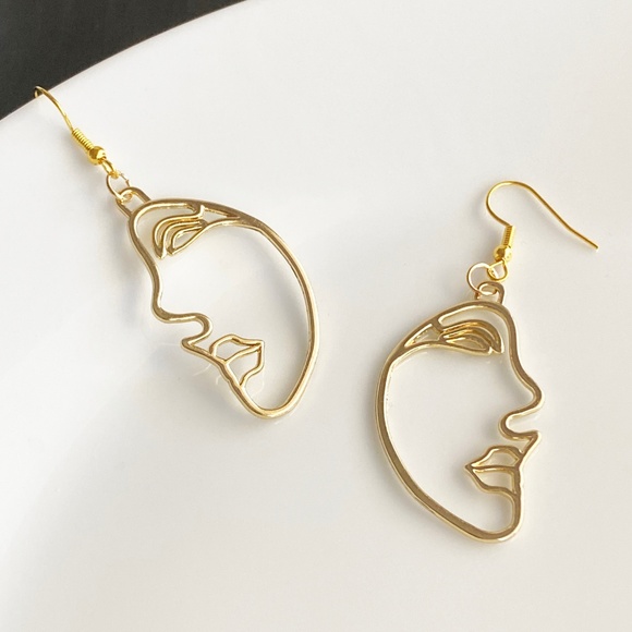 NEW Human Face Earrings in Gold color - Picture 3 of 6